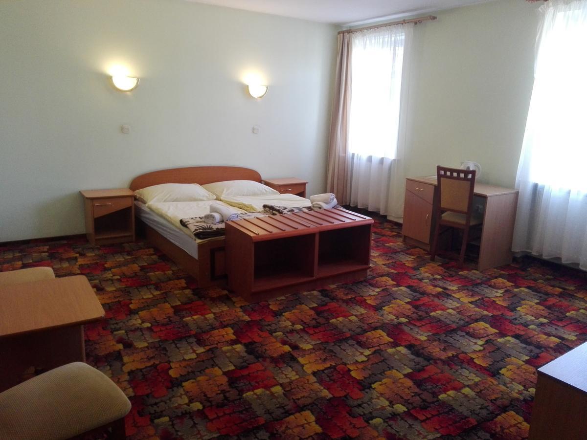 Bristol Economy Bed & Breakfast บือตอม ภายนอก รูปภาพ