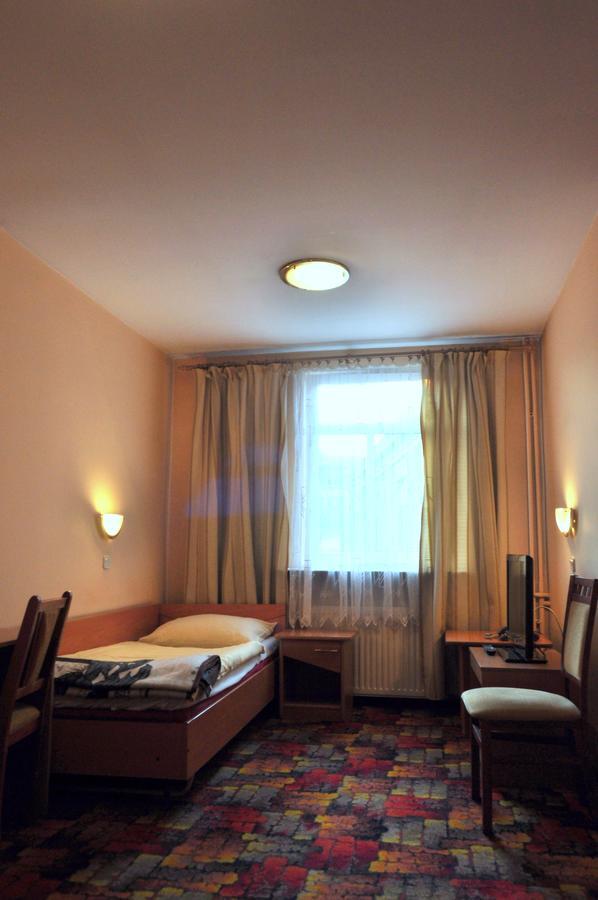 Bristol Economy Bed & Breakfast บือตอม ภายนอก รูปภาพ