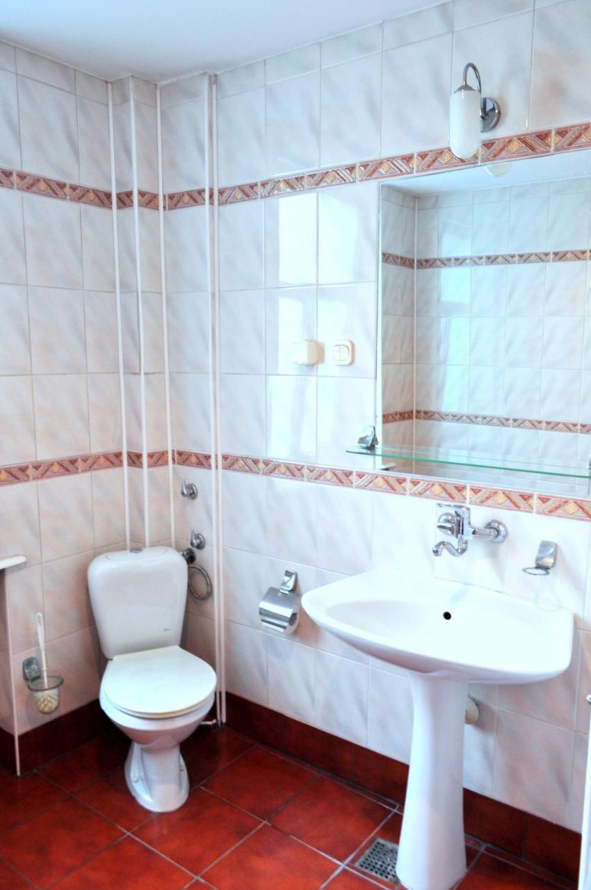 Bristol Economy Bed & Breakfast บือตอม ภายนอก รูปภาพ