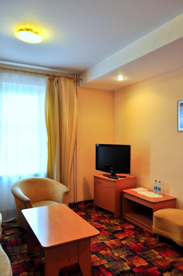 Bristol Economy Bed & Breakfast บือตอม ภายนอก รูปภาพ