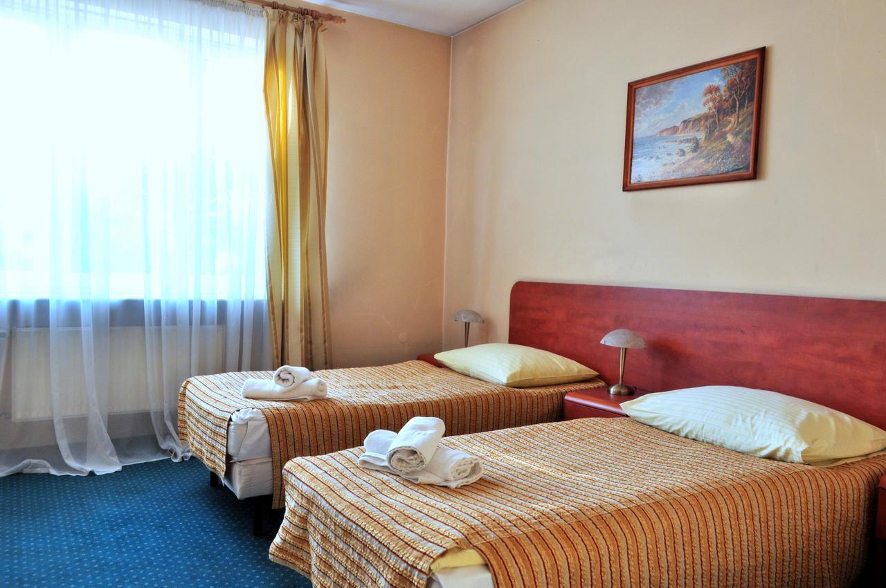 Bristol Economy Bed & Breakfast บือตอม ภายนอก รูปภาพ