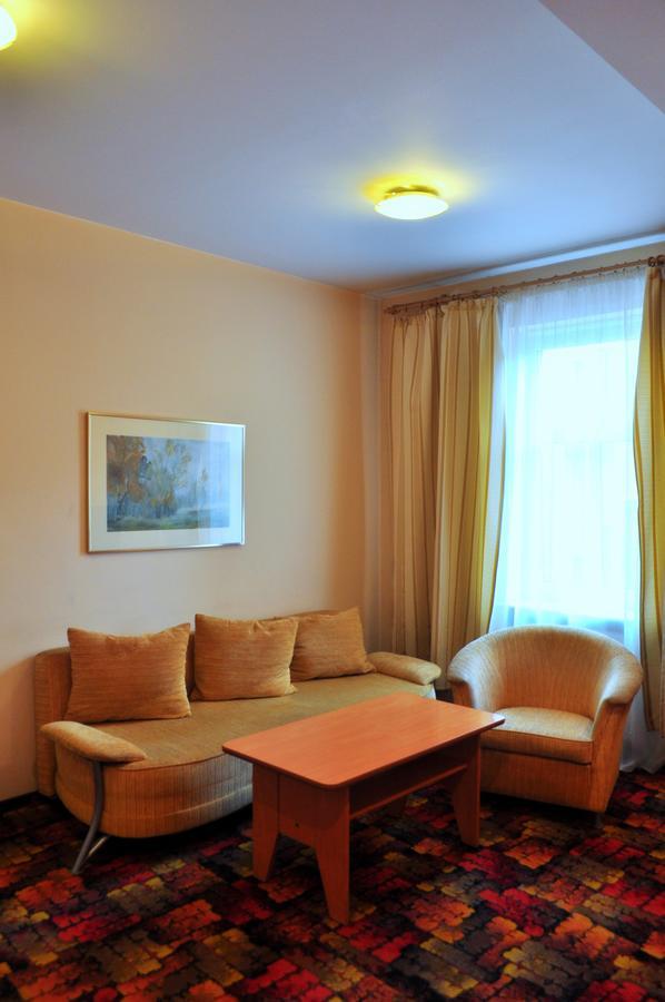 Bristol Economy Bed & Breakfast บือตอม ภายนอก รูปภาพ