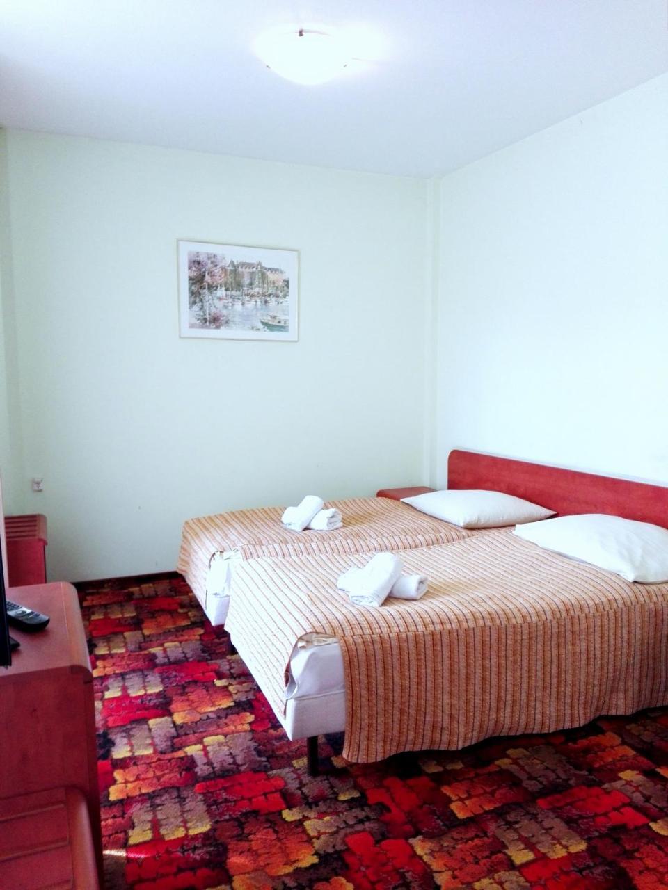 Bristol Economy Bed & Breakfast บือตอม ภายนอก รูปภาพ