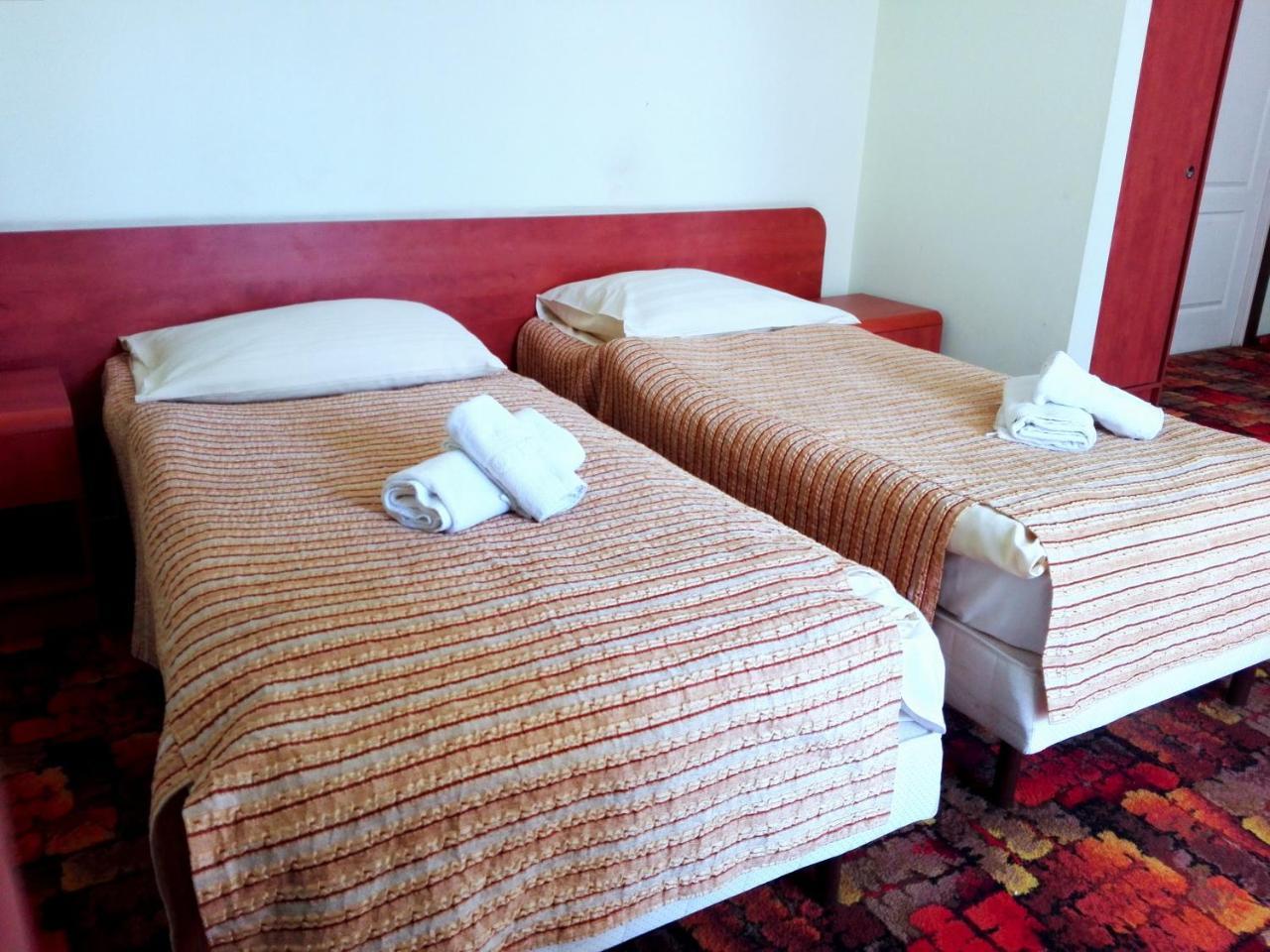 Bristol Economy Bed & Breakfast บือตอม ภายนอก รูปภาพ