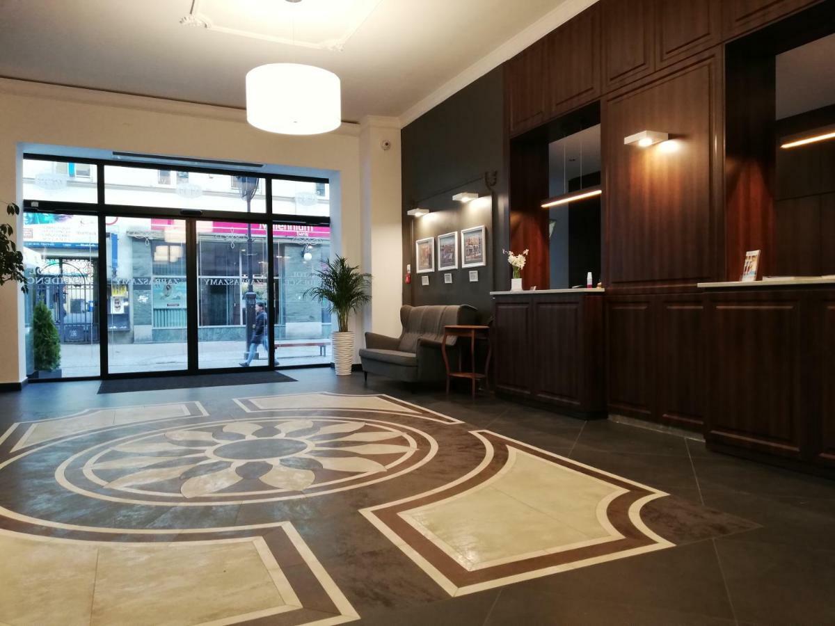 Bristol Economy Bed & Breakfast บือตอม ภายนอก รูปภาพ