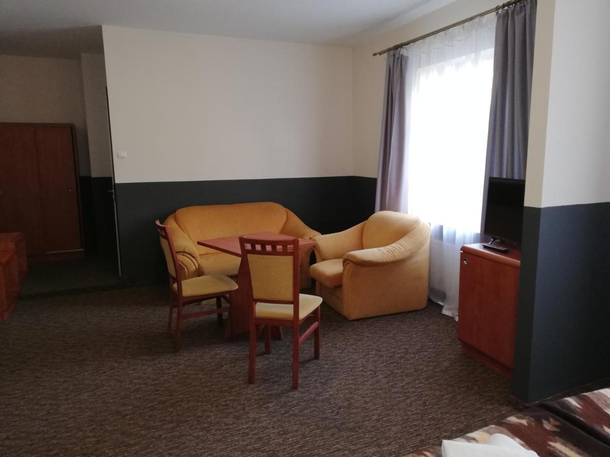 Bristol Economy Bed & Breakfast บือตอม ภายนอก รูปภาพ