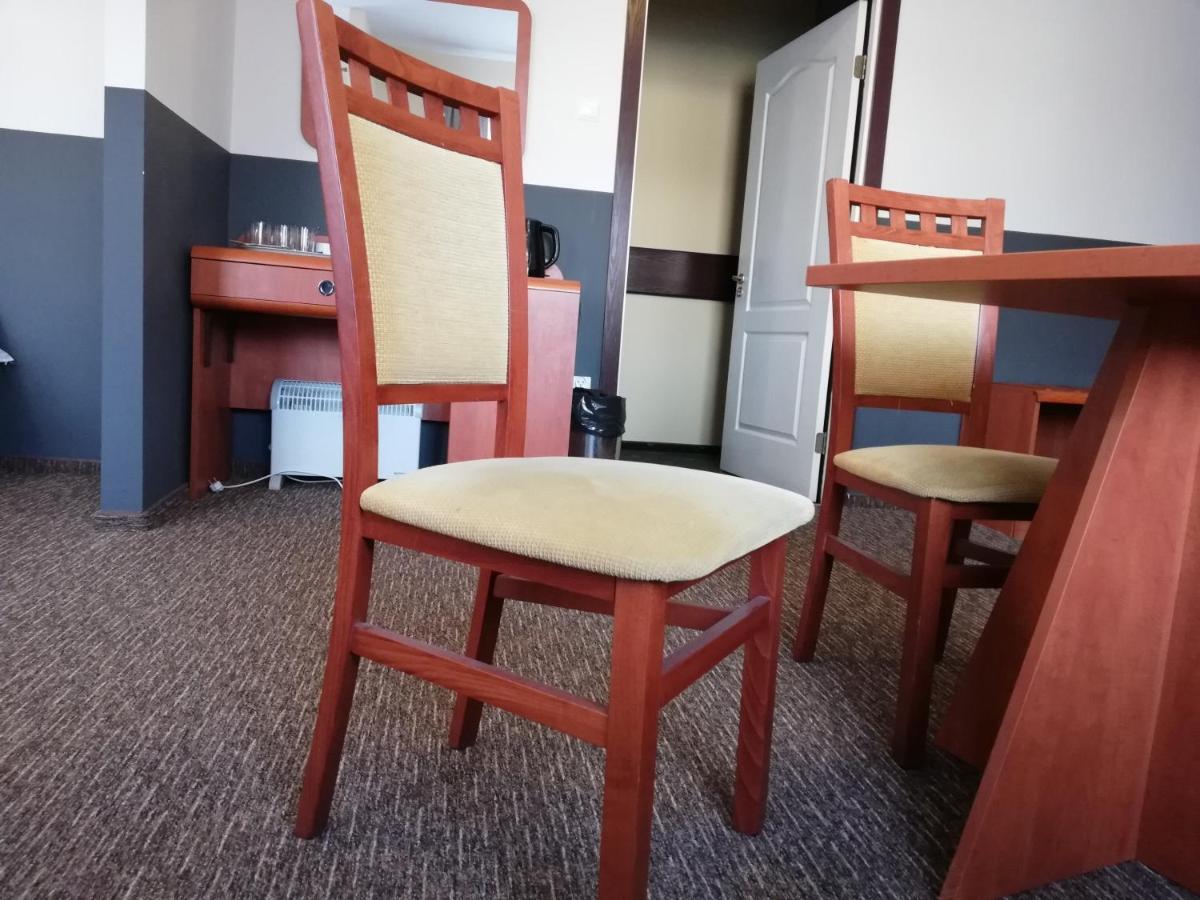 Bristol Economy Bed & Breakfast บือตอม ภายนอก รูปภาพ