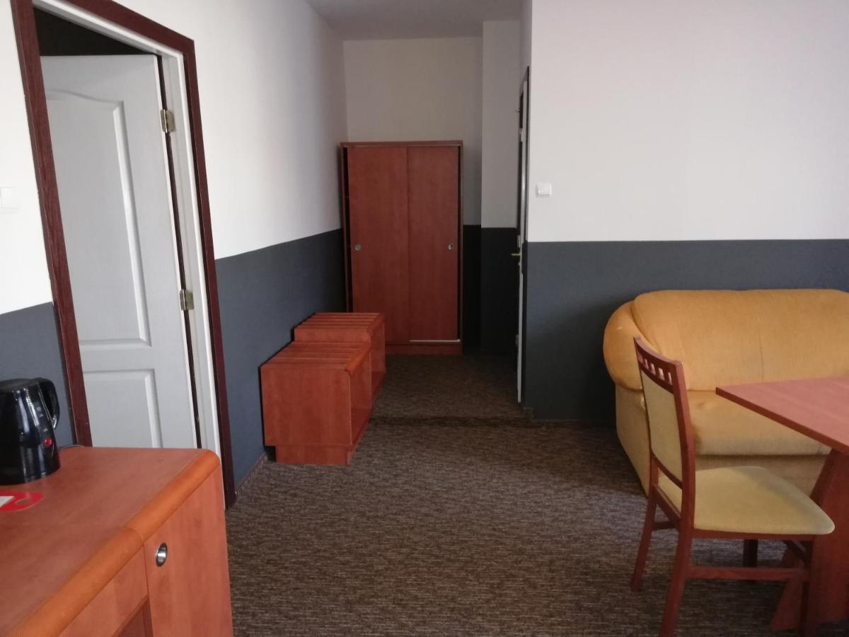 Bristol Economy Bed & Breakfast บือตอม ภายนอก รูปภาพ