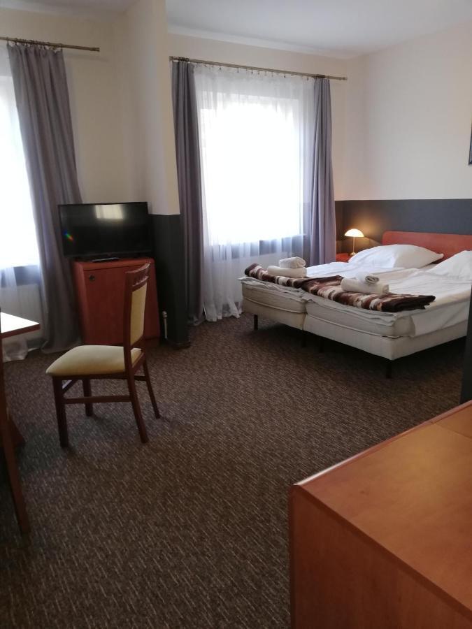 Bristol Economy Bed & Breakfast บือตอม ภายนอก รูปภาพ