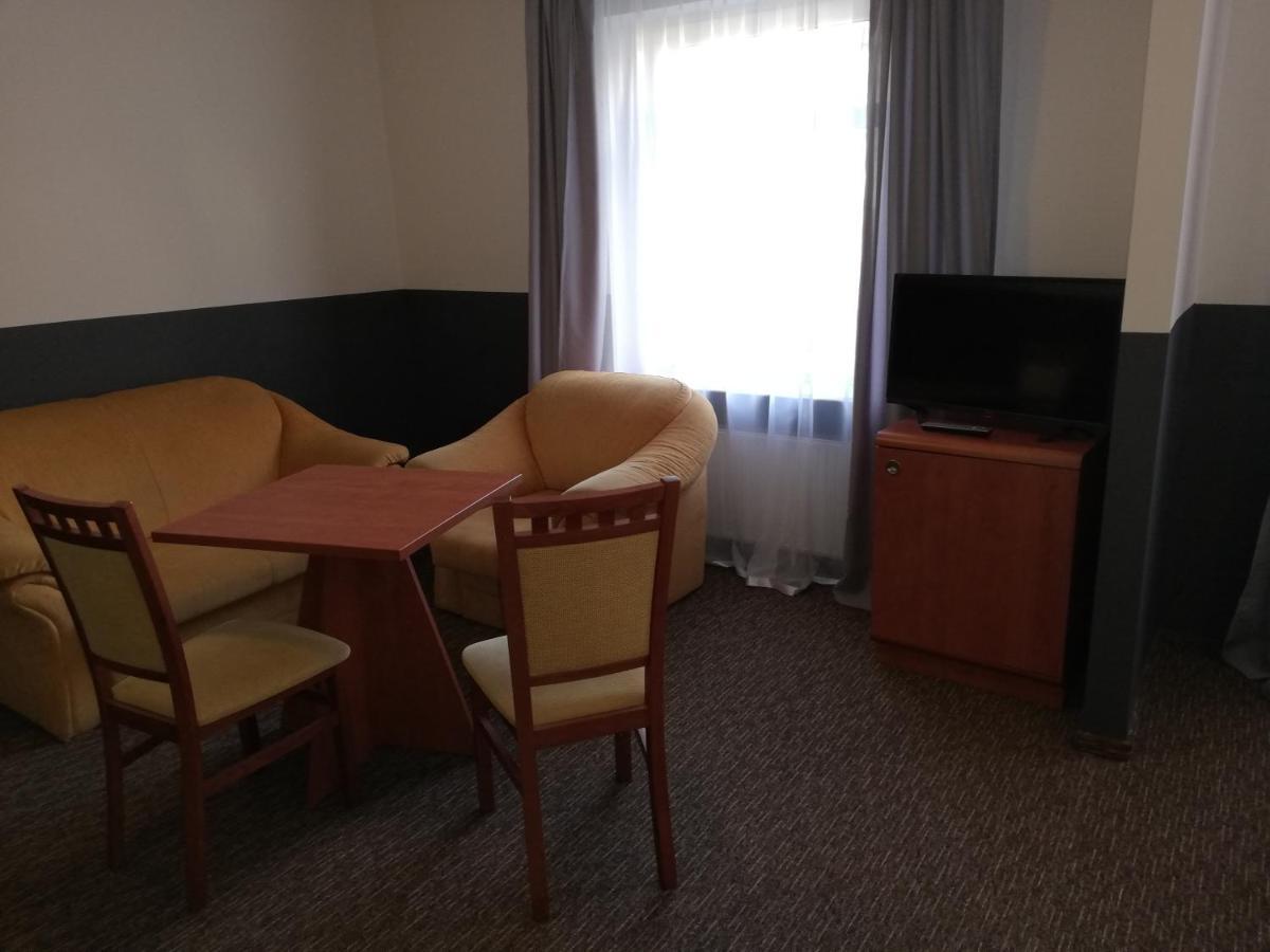 Bristol Economy Bed & Breakfast บือตอม ภายนอก รูปภาพ